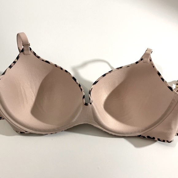 Incredible by VS Lightly Lined Demi - Picture 4 of 9